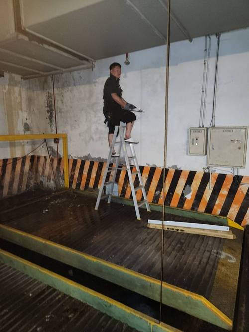 台北長春路停車場配電 開關 拉線 裝電燈