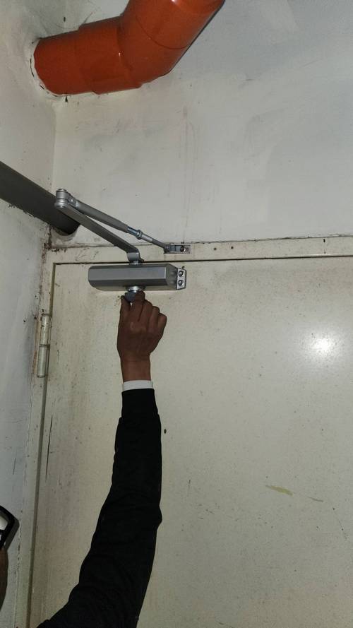 台北光復南路裝門弓器