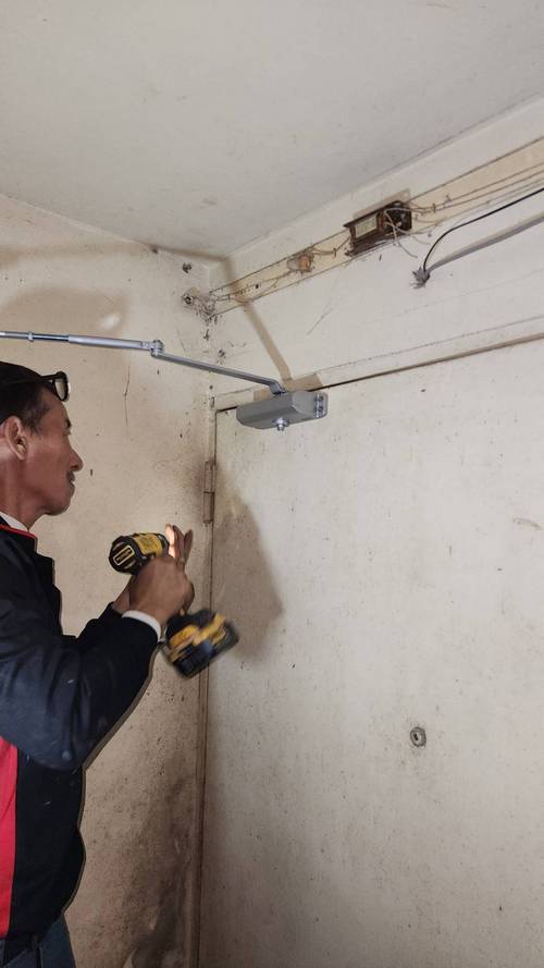 台北光復南路裝門弓器