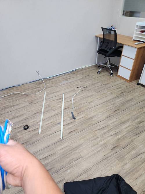 中和辦公室拉電整理線路