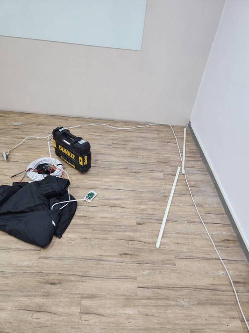 中和辦公室拉電整理線路