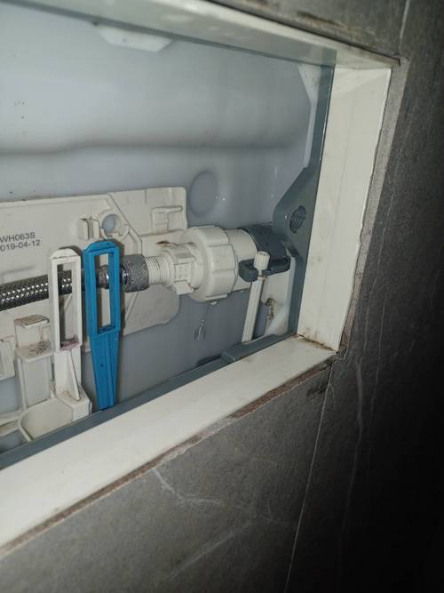 台北水電行-內湖查修TOTO的牆壁按壓器 裡面近水堵住