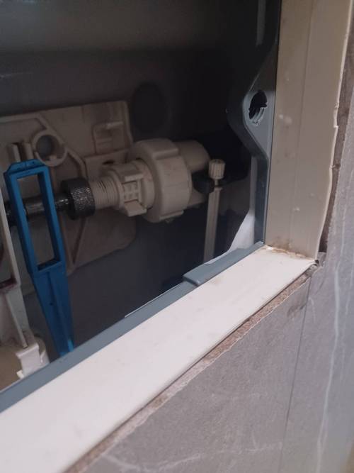 台北水電行-內湖查修TOTO的牆壁按壓器 裡面近水堵住