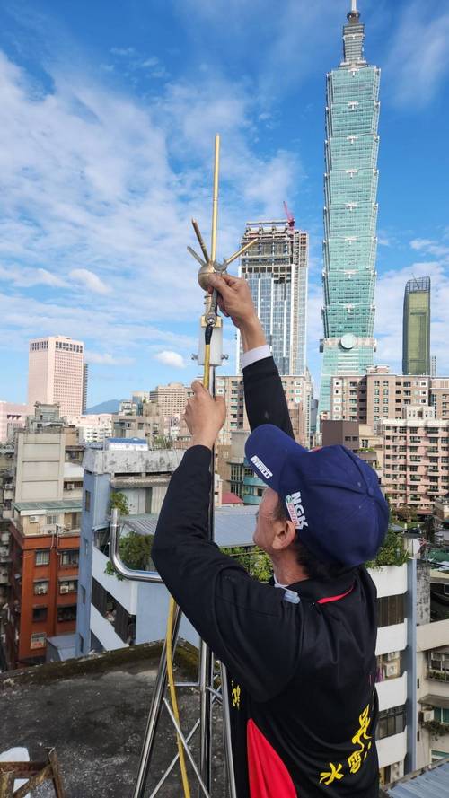 仁愛路裝避雷針