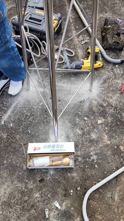 仁愛路裝避雷針