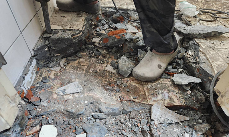 �x�_��M�B